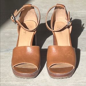 Crown Vintage Brown Leather Platform Heels